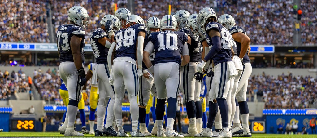 cowboys huddle